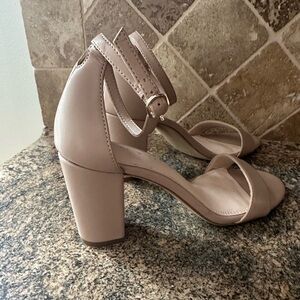 Kelly & Katie Cream Textured Sole Heels